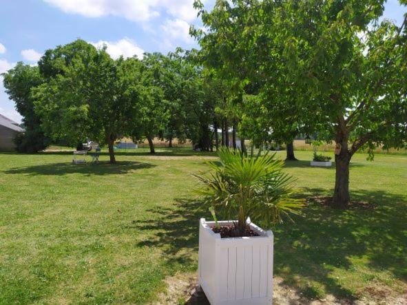 Gite De La Petite Forge Clevilliers Bagian luar foto