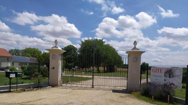 Gite De La Petite Forge Clevilliers Bagian luar foto